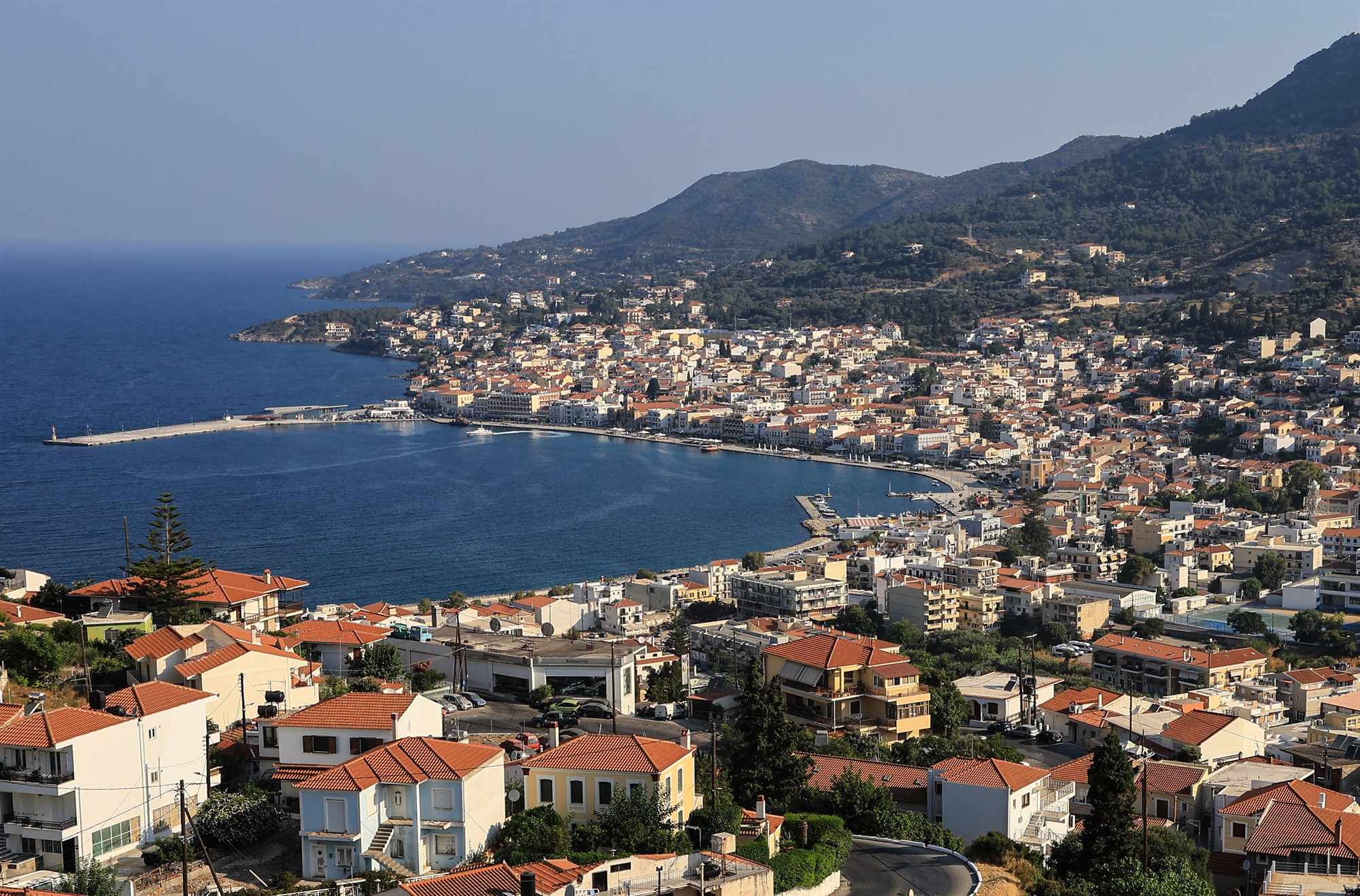 Το νησί που επιζεί στ’ αμπέλια και τους ταρσανάδες-3