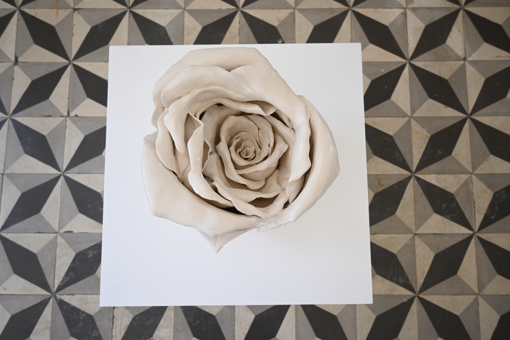 Μια εικαστική έκθεση με άρωμα γυναίκας στο χωριό Αγάπη στην Τήνο-1