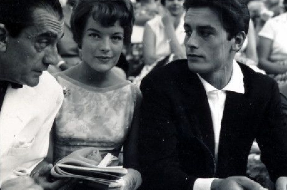 οταν-ο-ντελόν-άκουσε-τα-τζιτζίκια-να-τρ-563179351