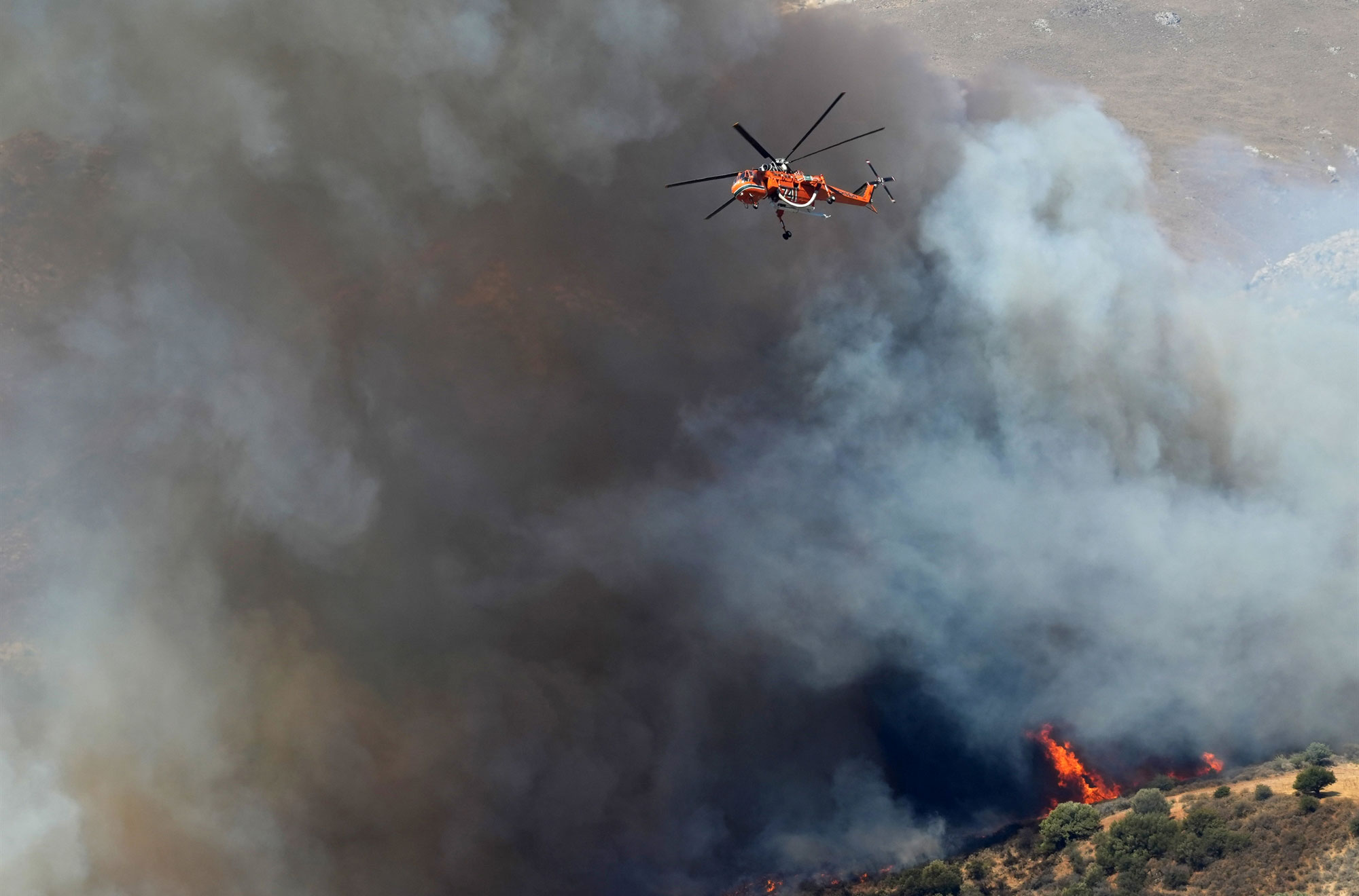 Η πυρκαγιά στο Ρέθυμνο «έπνιξε» τη νότια Κρήτη – Μεγάλες οι ζημιές-1
