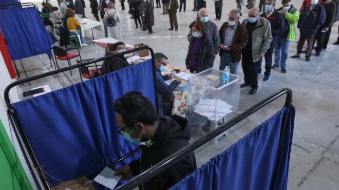 η-μάχη-των-υποψηφίων-για-την-ηγεσία-του-563189134