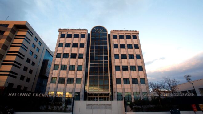 επιφυλακτικότητα-και-στάση-αναμονής-563194801