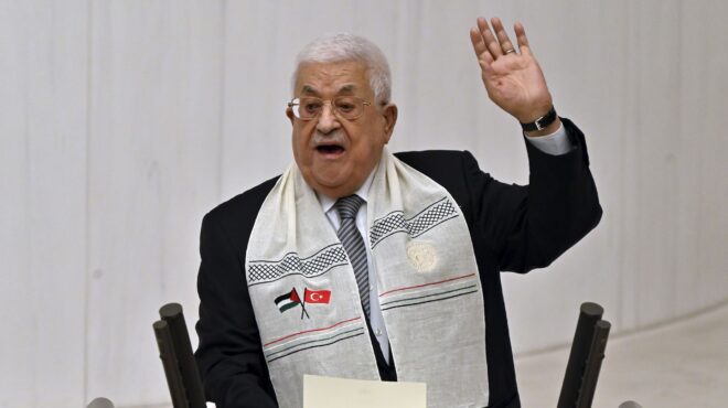 ο-αμπάς-αναζητά-ρόλο-στη-μεταπολεμική-563177860