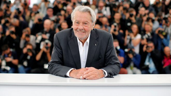 ο-άλλος-ντελόν-συλλέκτης-τέχνης-κρα-563178418