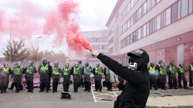 βρετανία-οσοι-εμπλέκονται-στις-ταραχ-563159605