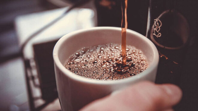 καφές-σε-υψηλό-13-ετών-η-τιμή-του-λόγω-κλι-563154487