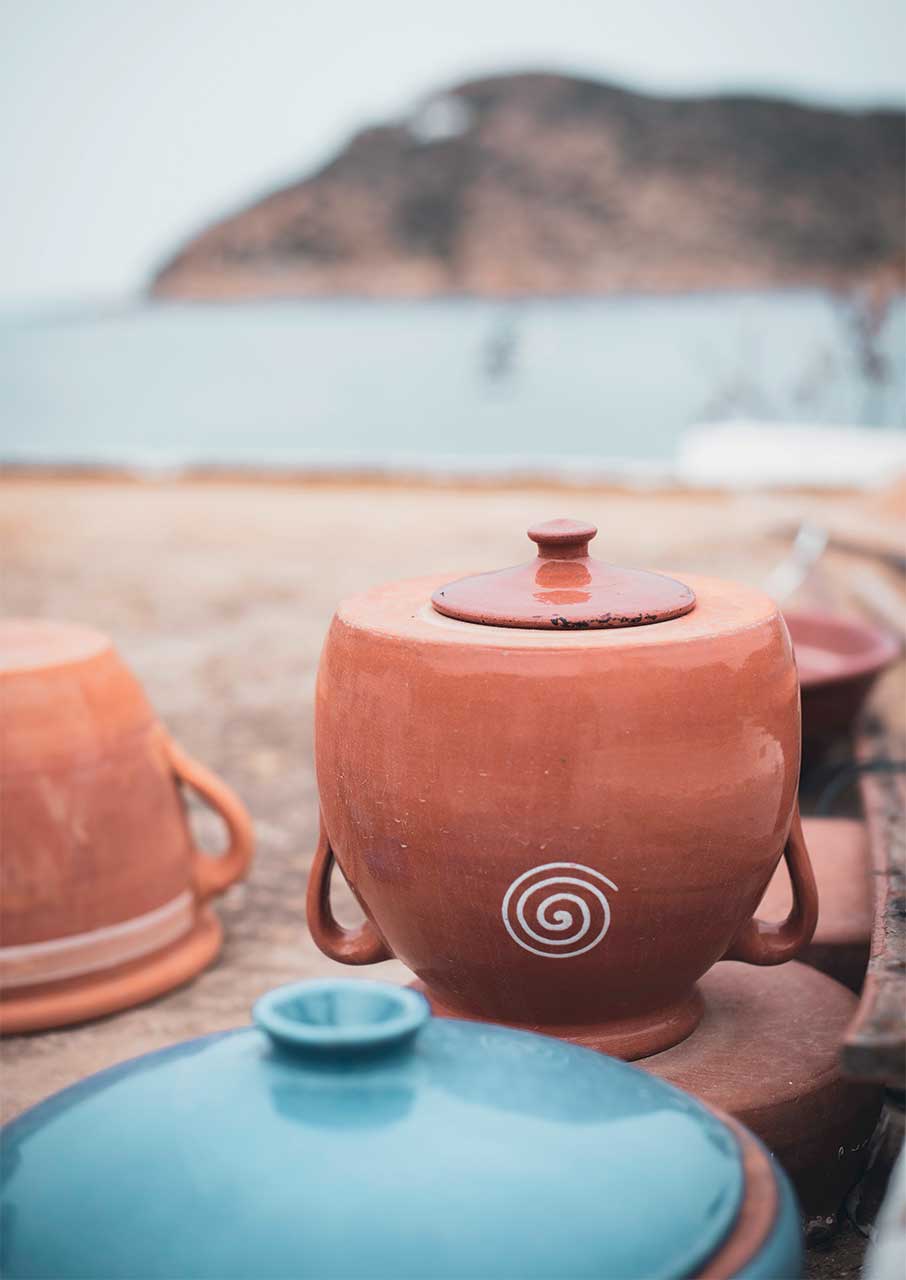 Γνωρίζουμε δυο αγγειοπλάστες από τη Σίφνο, μάστορες του πηλού-3