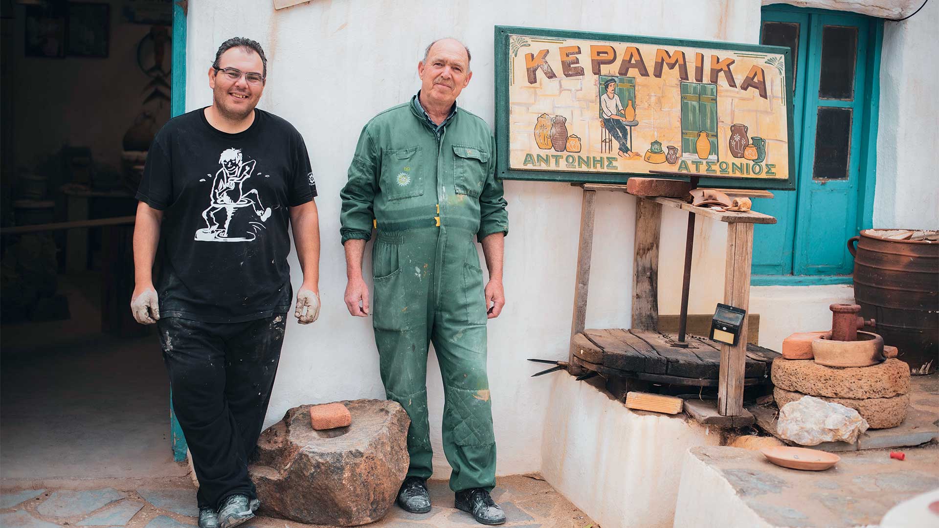 Γνωρίζουμε δυο αγγειοπλάστες από τη Σίφνο, μάστορες του πηλού-1