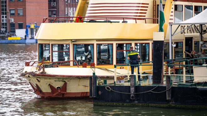ολλανδία-πλωτή-κρεπερί-προσέκρουσε-σ-563177029