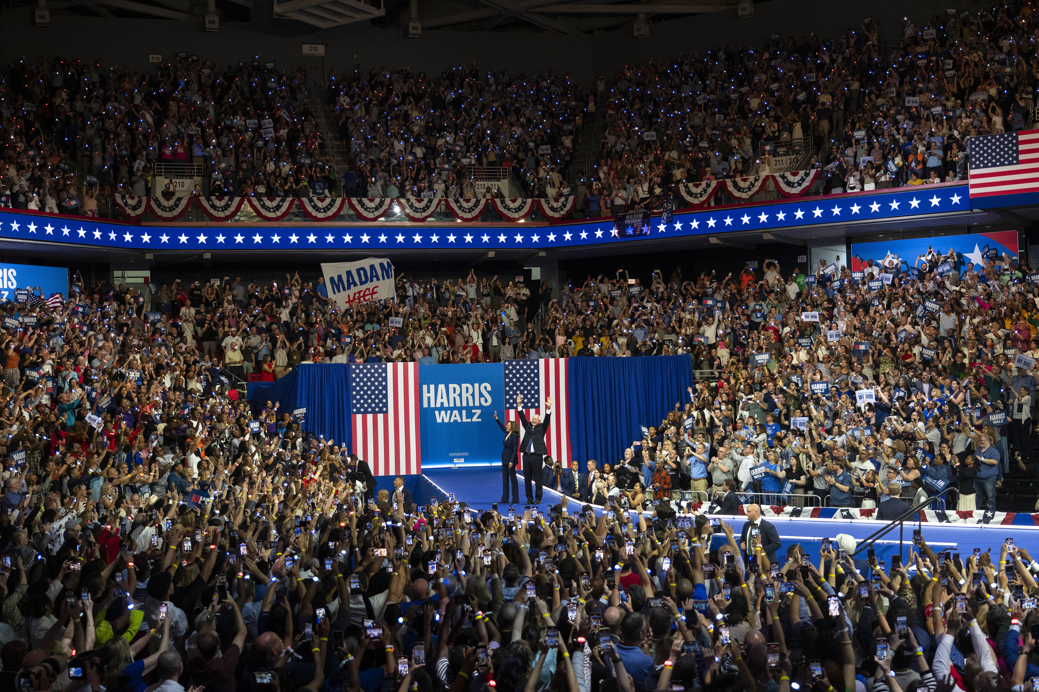 Πώς ο «κόουτς Ουόλτς» κέρδισε την καρδιά της Κάμαλα Χάρις-3