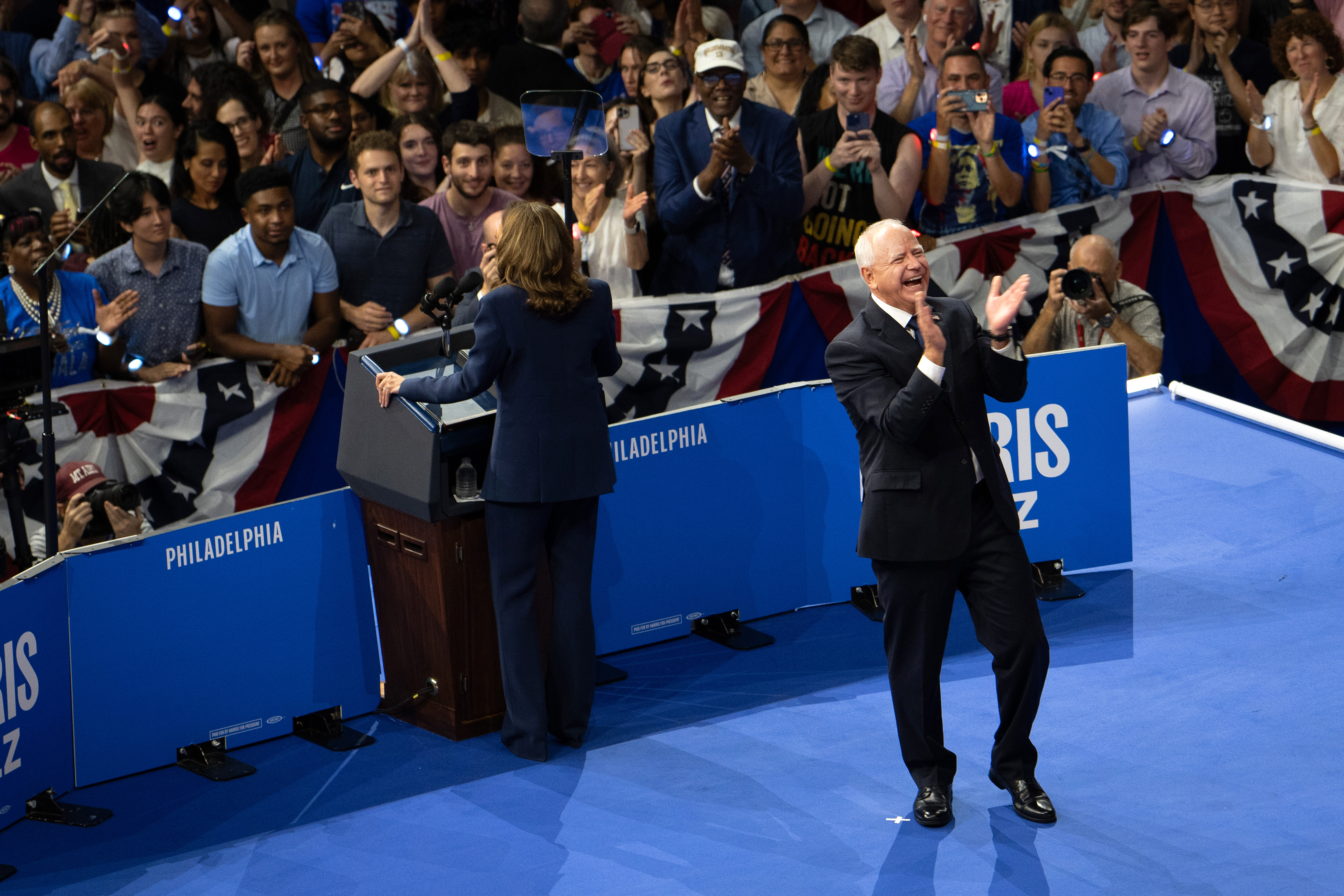 Πώς ο «κόουτς Ουόλτς» κέρδισε την καρδιά της Κάμαλα Χάρις-4