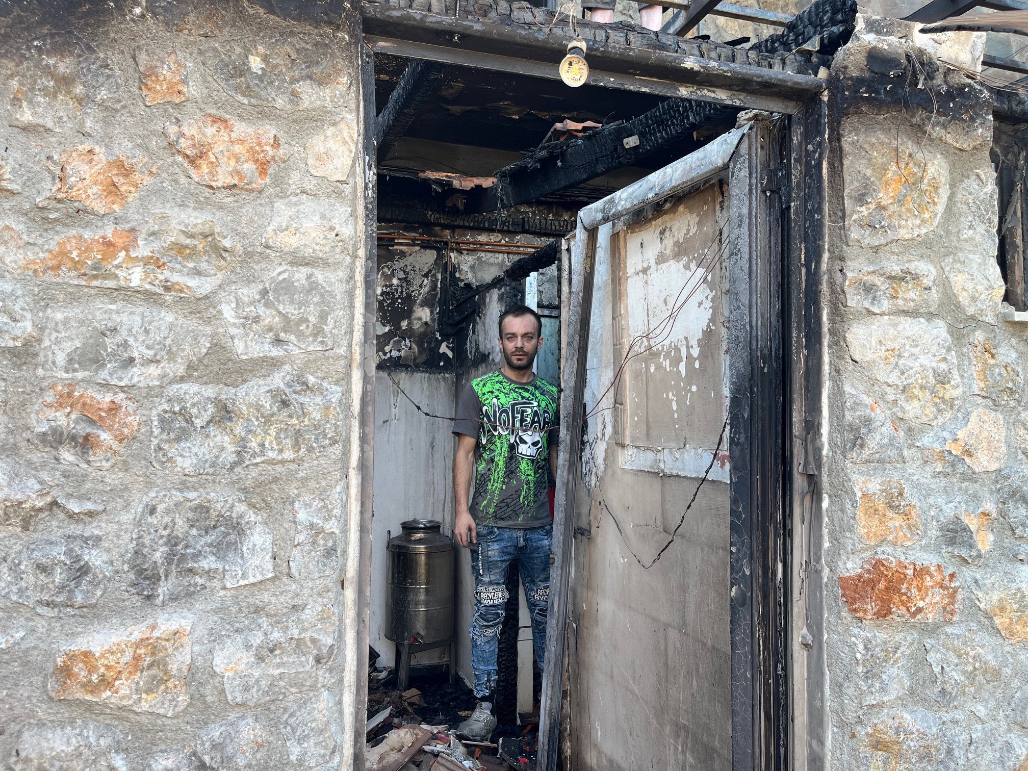 Φωτιά στην Αττική: Καιγόταν το σπίτι μου και εγώ έσβηνα αλλού-3