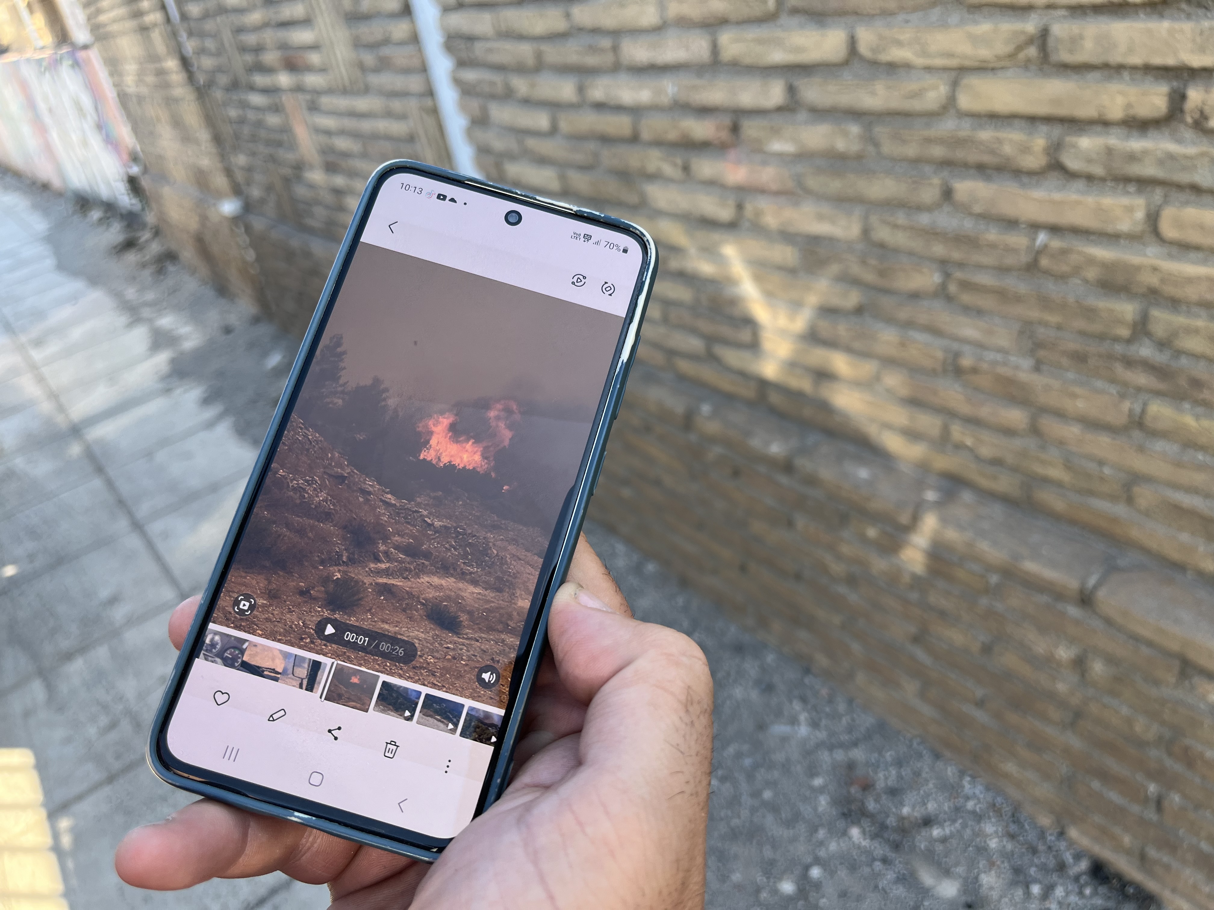 Φωτιά στην Αττική: Καιγόταν το σπίτι μου και εγώ έσβηνα αλλού-7