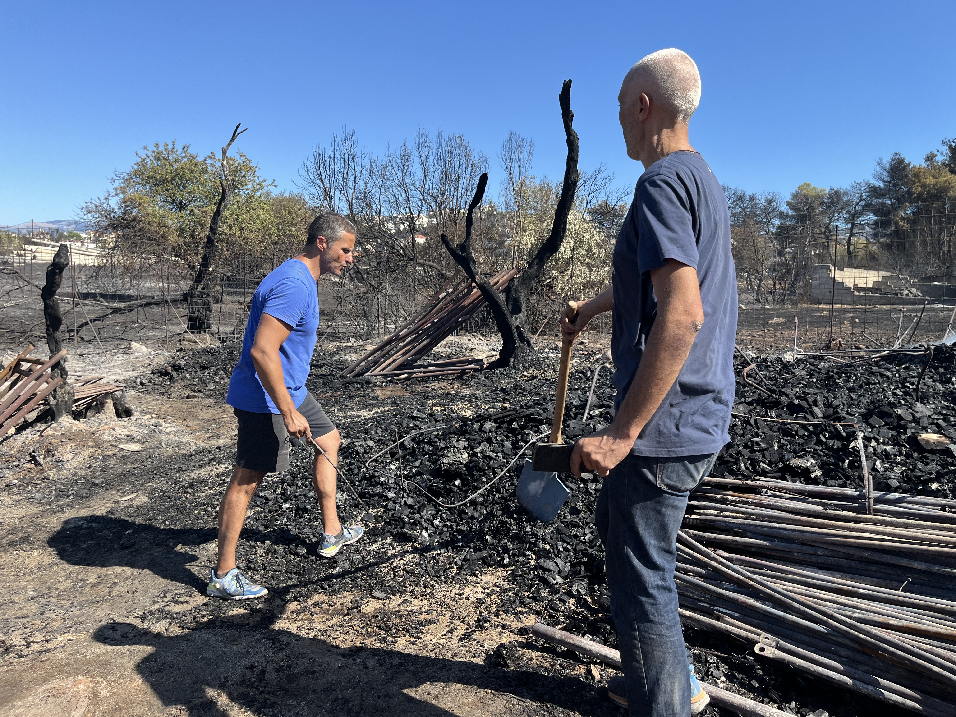 Φωτιά στην Αττική: Καιγόταν το σπίτι μου και εγώ έσβηνα αλλού-5