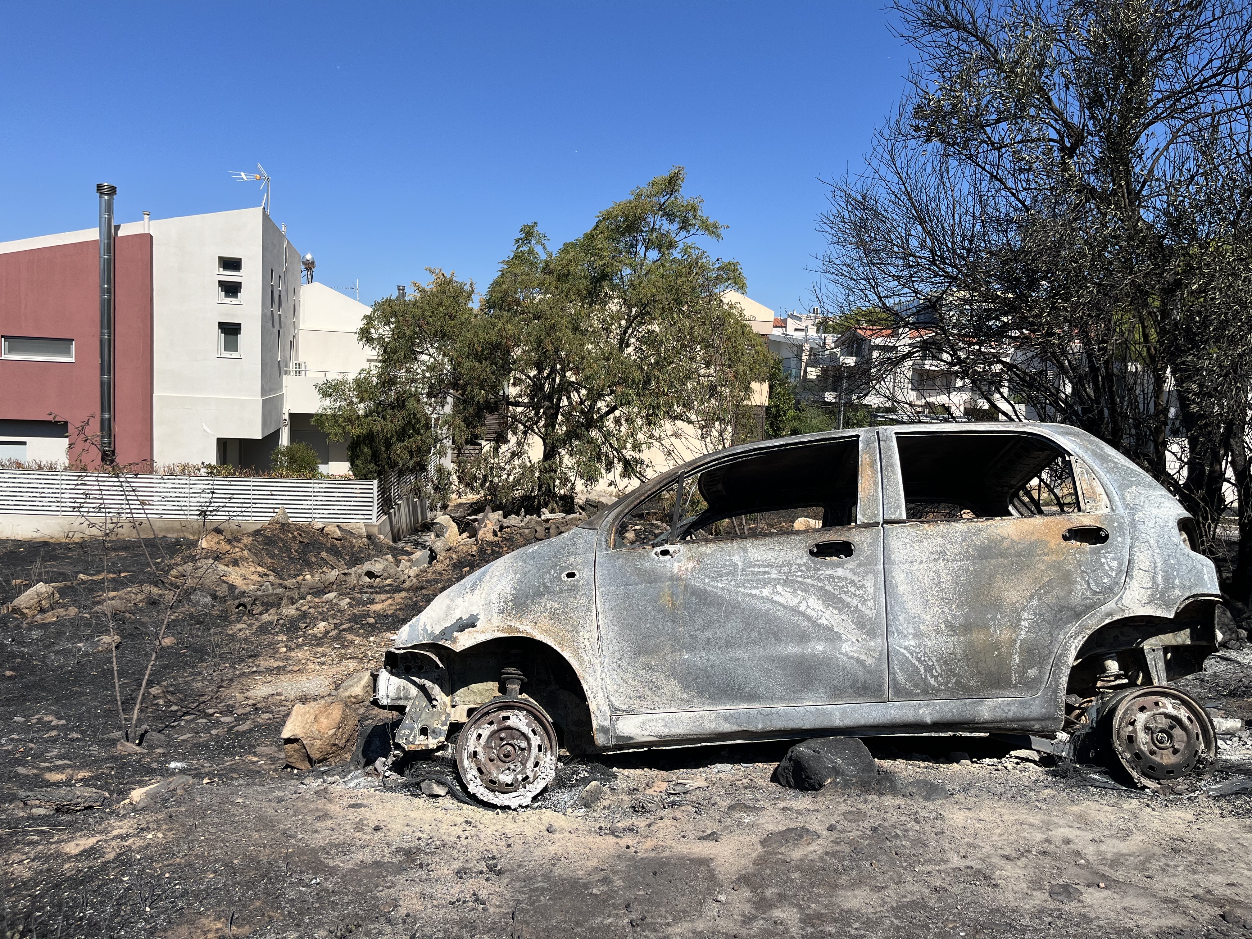 Φωτιά στην Αττική: Καιγόταν το σπίτι μου και εγώ έσβηνα αλλού-1