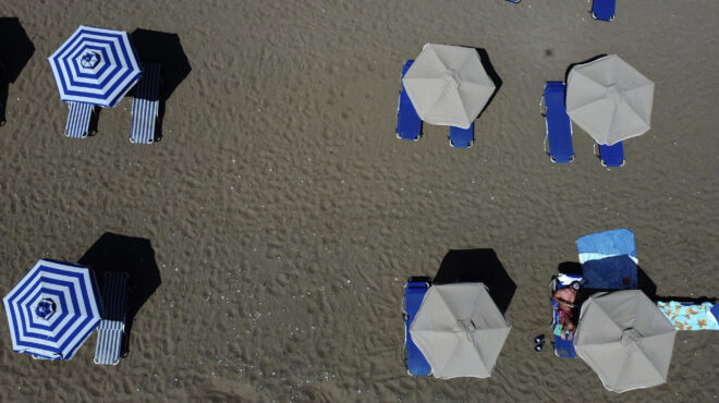 καιρός-αίθριος-με-άνοδο-της-θερμοκρασ-563183038