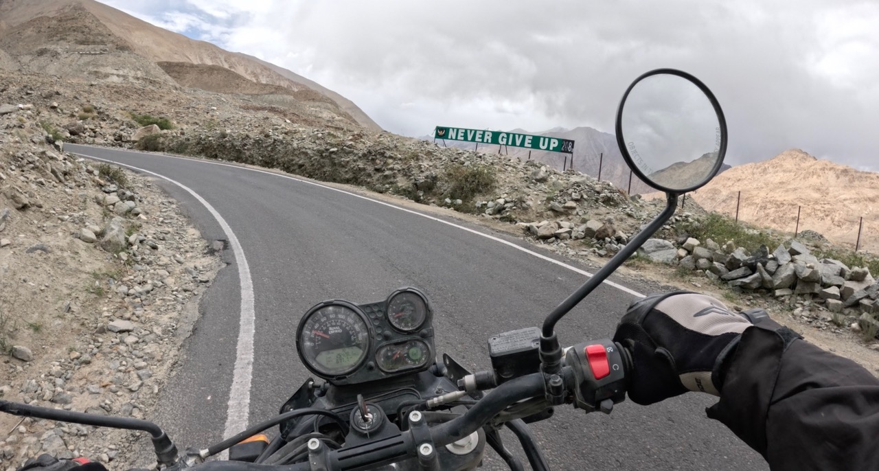 Με μοτοσικλέτα στα 19.024 πόδια-3