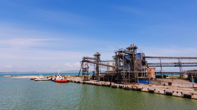 ρωσία-πυρκαγιά-σε-λιμάνι-από-ουκρανικ-563184013