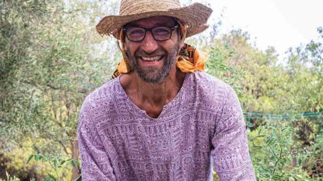 ένας-ντοματάς-της-αττικής-μας-θυμίζει-563168536