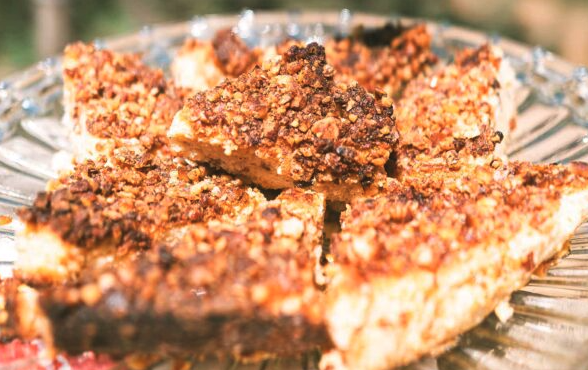 τυρόπιτα-γλυκιά-με-αμύγδαλα-και-μέλι-α-563174506