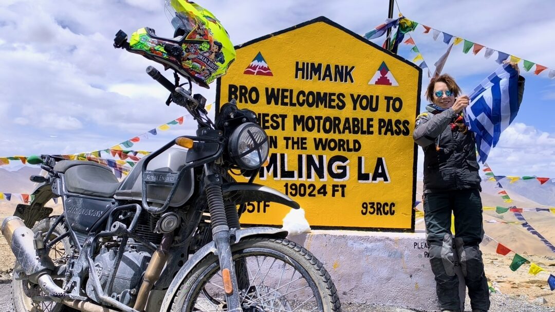 με-μοτοσικλέτα-στα-19-024-πόδια-563195542