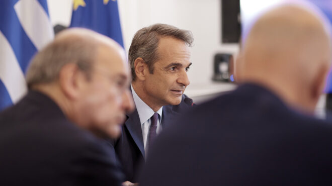 κυβέρνηση-πίσω-από-τις-κλειστές-πόρτε-563197843