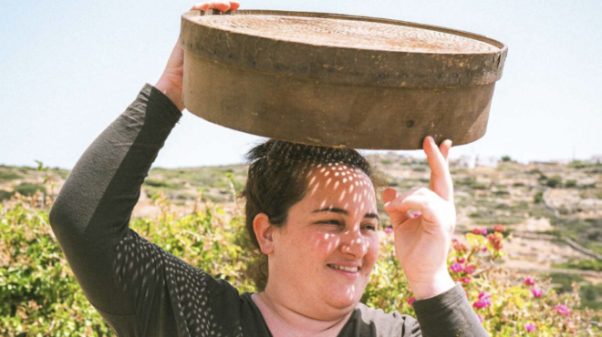 βαγγελίτσα-ραφαέλα-ρούσσου-από-την-αμ-563193616