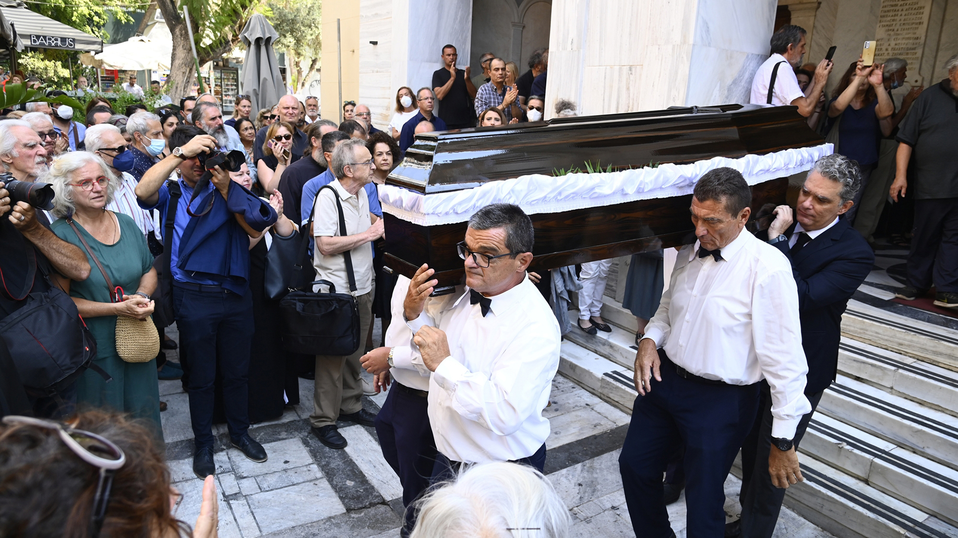 Υστατο και συγκινητικό χαίρε στον Χρήστο Γιανναρά με πλήθος κόσμου-1