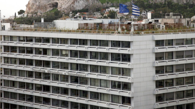 εκτίναξη-δαπανών-για-άμυνα-και-συντάξ-563159080