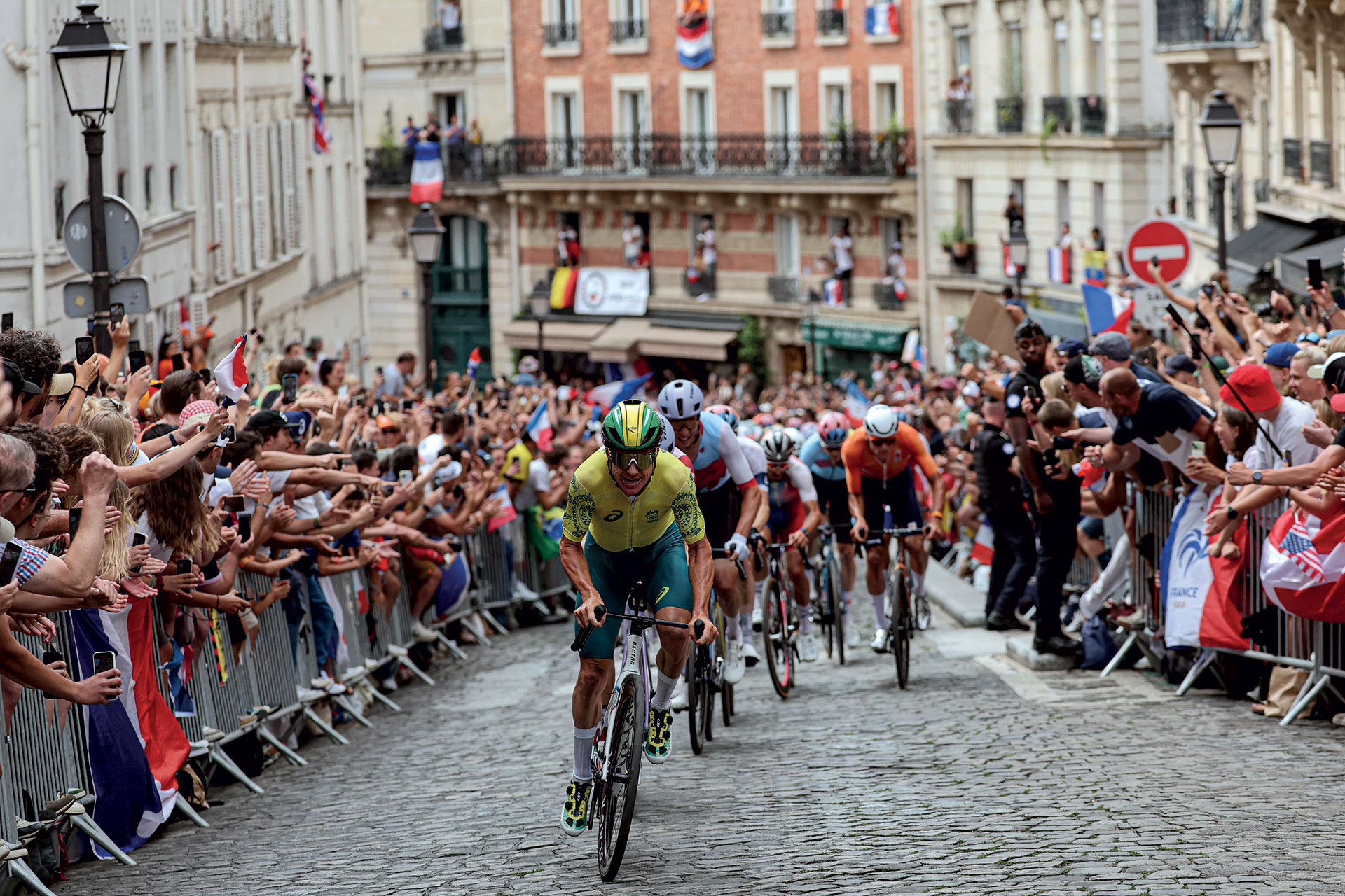 Κάνοντας πετάλι ανάμεσα στα πιο εμβληματικά τοπόσημα του Παρισιού-3