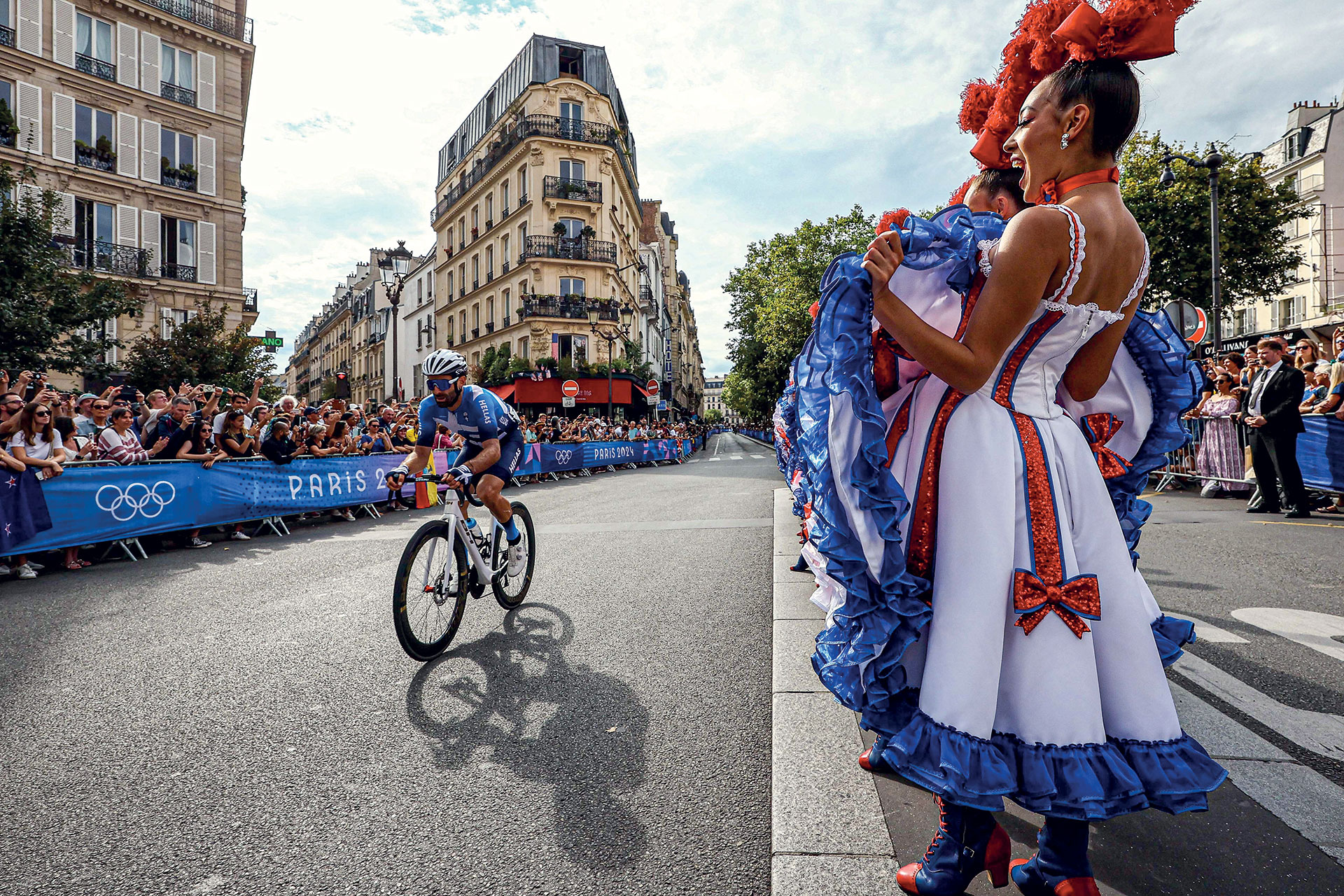 Κάνοντας πετάλι ανάμεσα στα πιο εμβληματικά τοπόσημα του Παρισιού-4