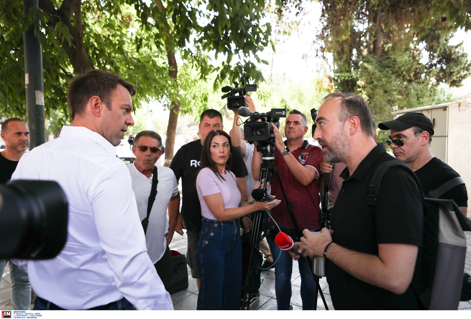 σκηνικό-διάλυσης-στον-συριζα-563184313