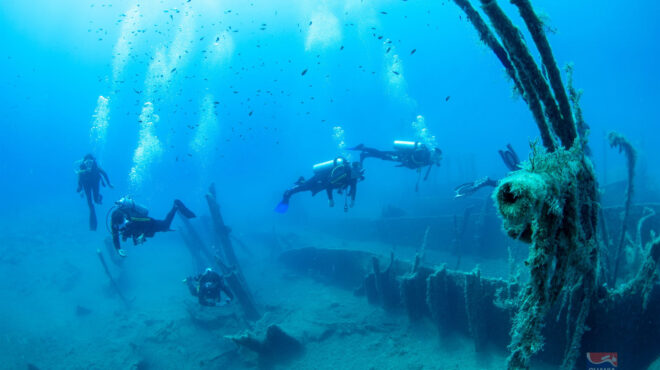 επίμονοι-κυνηγοί-ναυαγίων-563168746