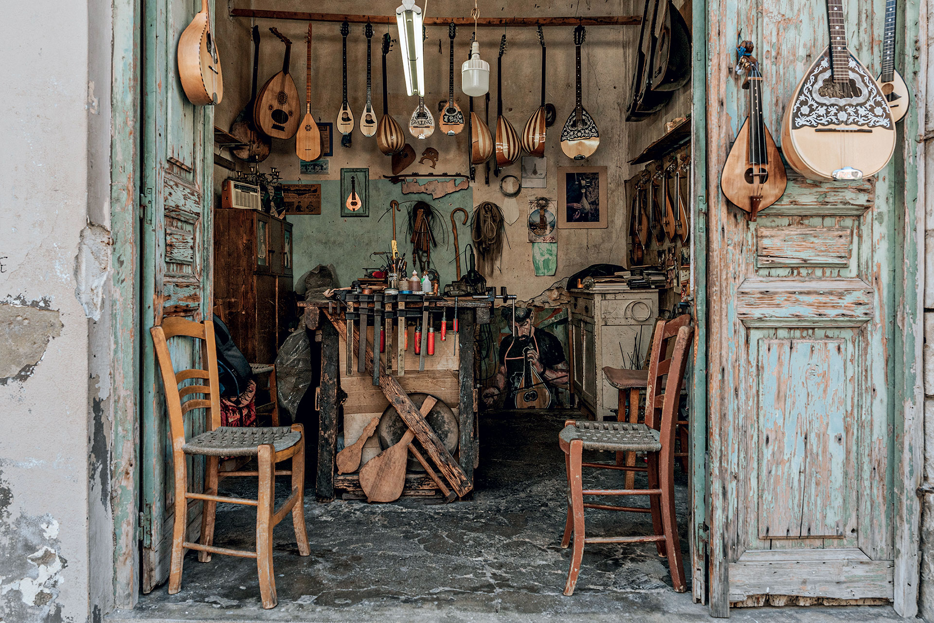 Πώς οι νέοι νησιώτες κρατούν ζωντανή την ελληνική παράδοση-9