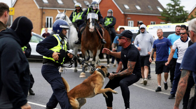 βρετανία-χιλιάδες-πολίτες-συμμετείχ-563161084
