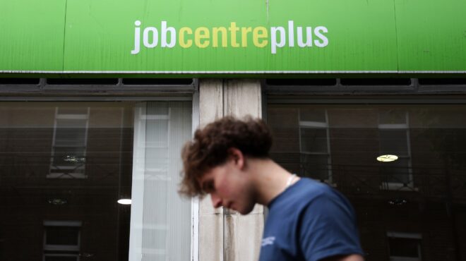 ιστορικό-χαμηλό-15ετίας-για-την-ανεργία-563170750