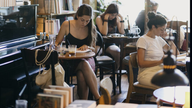 βιβλιοπωλεία-κόντρα-στο-ψηφιακό-ρεύμ-563198026