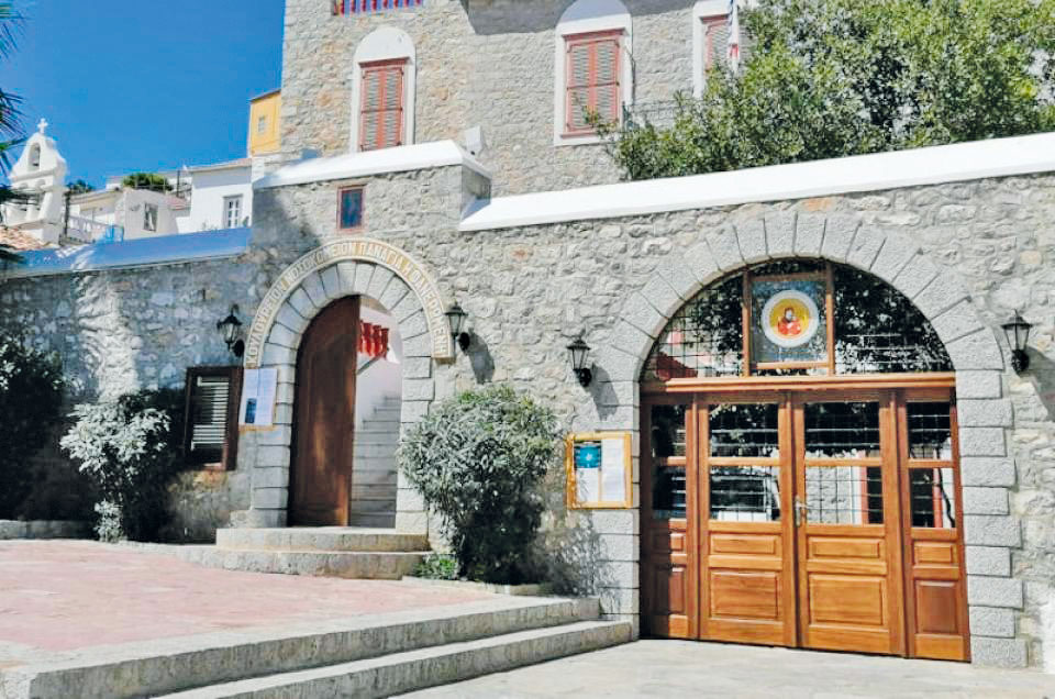 Ενα φιλανθρωπικό κοντσέρτο μνήμης για τον Κωστή Σοφιανό στην Υδρα-3