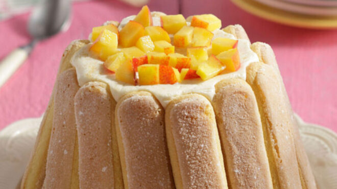 δροσερή-μπαβαρουάζ-με-ροδάκινα-και-γι-563163097