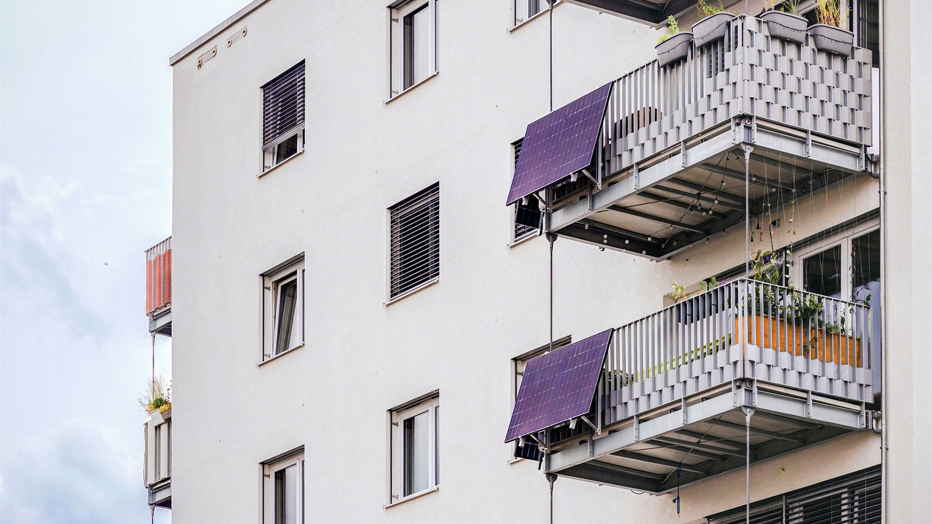 Ηλιακά πάνελ στα μπαλκόνια τους βάζουν οι Γερμανοί-1