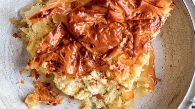 τυρόπιτα-εύκολη-με-φέτα-και-γραβιέρα-563162737