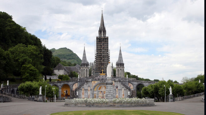 ανίερη-ζωή-και-ιερή-τέχνη-563198170