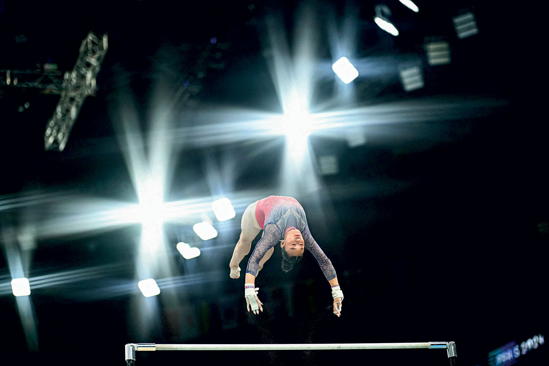 Με το κεφάλι ψηλά μέσα από το σκοτάδι-2