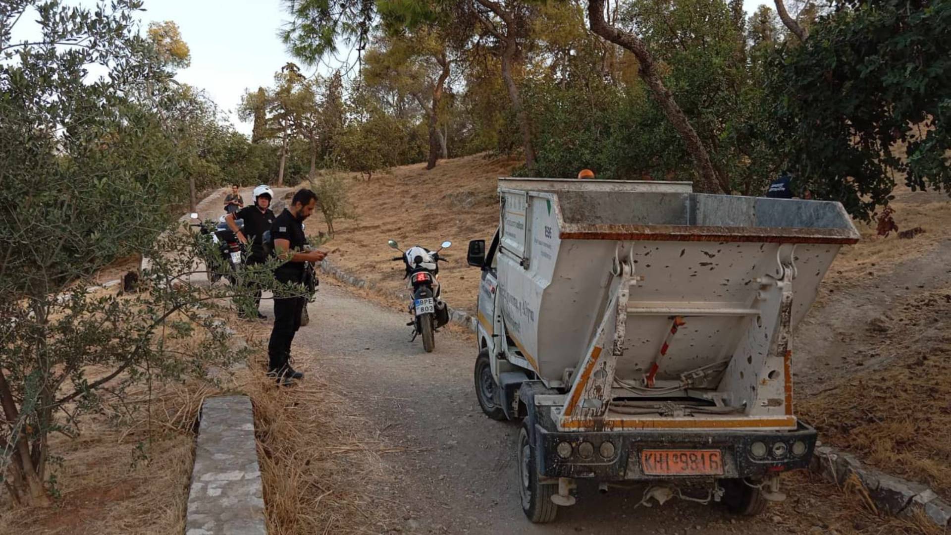 Φιλοπάππου: Η επιχείρηση απομάκρυνσης σκηνών αστέγων από τον λόφο-3