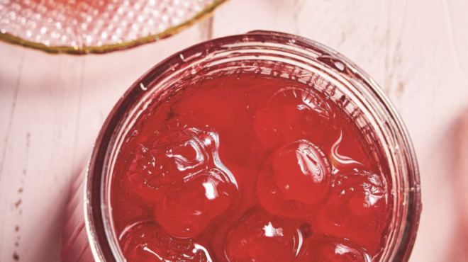 γλυκό-κουταλιού-βύσσινο-ή-κεράσι-563187616