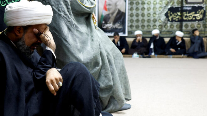 πλήθη-κόσμου-στην-κηδεία-του-ηγέτη-της-563155975