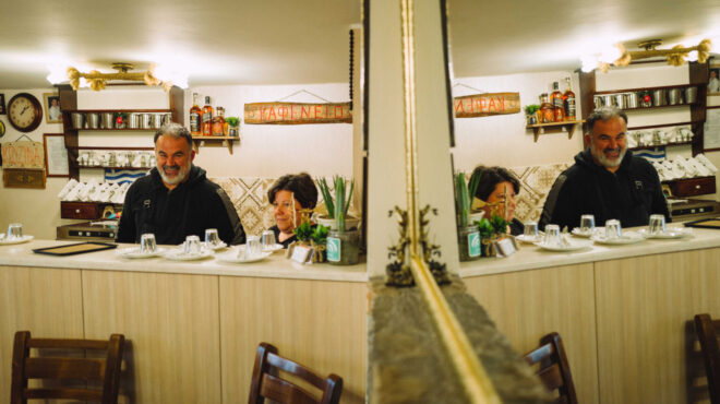 καφενείο-καραμπουτζές-ενας-κρητικός-563177629