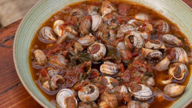 καραβόλοι-σαλιγκάρια-γιαχνί-από-τη-φο-563197774