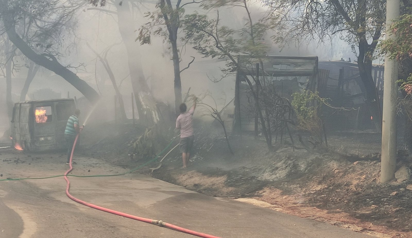 «Αν είναι δυνατόν, καιγόμαστε μέσα στην πλατεία…»-4