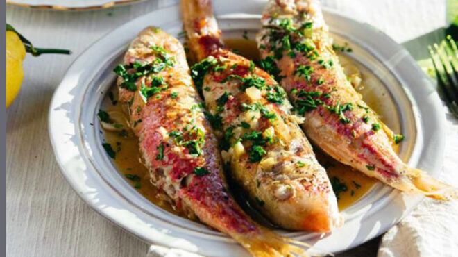 κουτσομούρες-αχνιστές-με-λευκό-κρασί-563185255